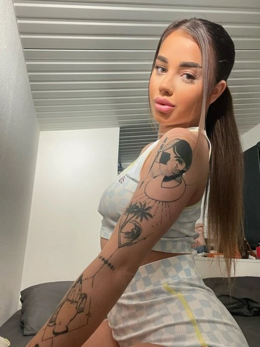 Naomi — 10 / 13
