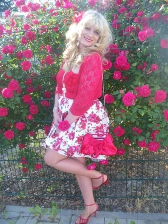 SEXY LADY  -  HOTEL VISITS OR WELCOMING — 2 / 3