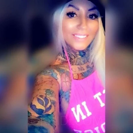 Tattoomodel Gina blond P*rno — 4 / 24