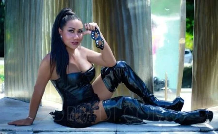 Trans Yaris — 1 / 6