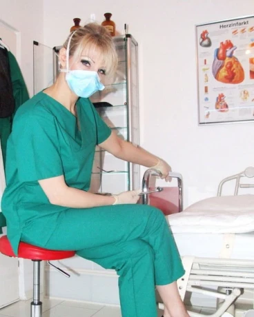 Domina Esther — 2 / 23