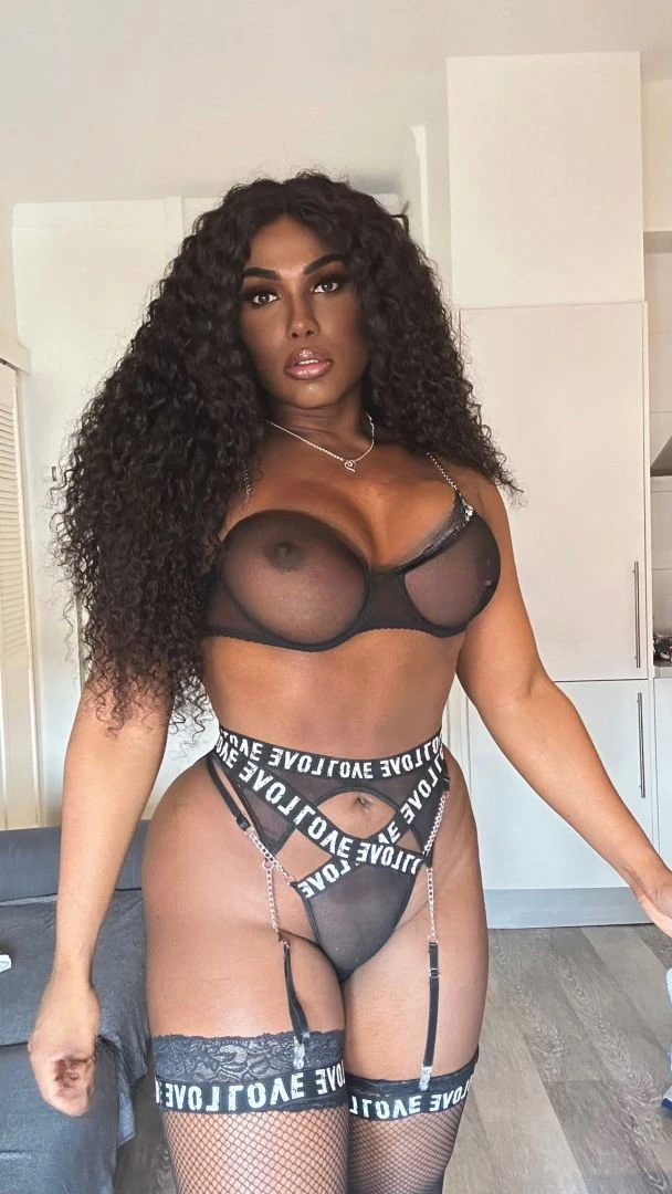 Bruna Diimy — 9 / 12