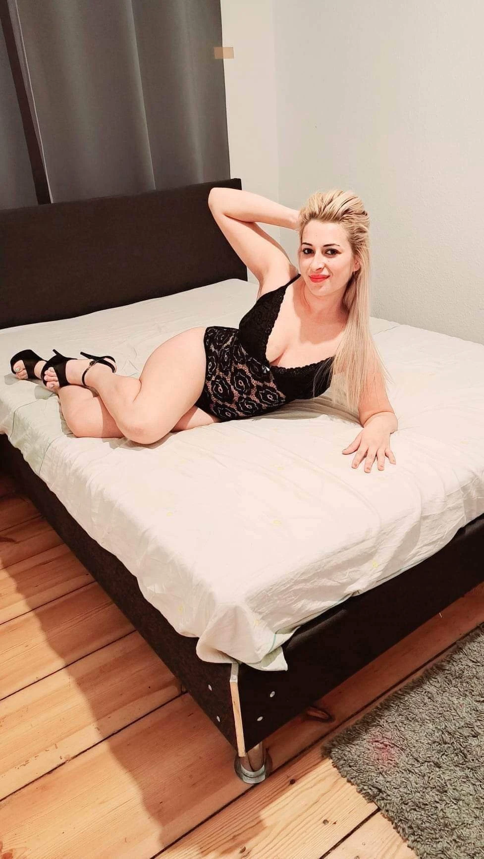 Sweet Claudia1 — 2 / 5