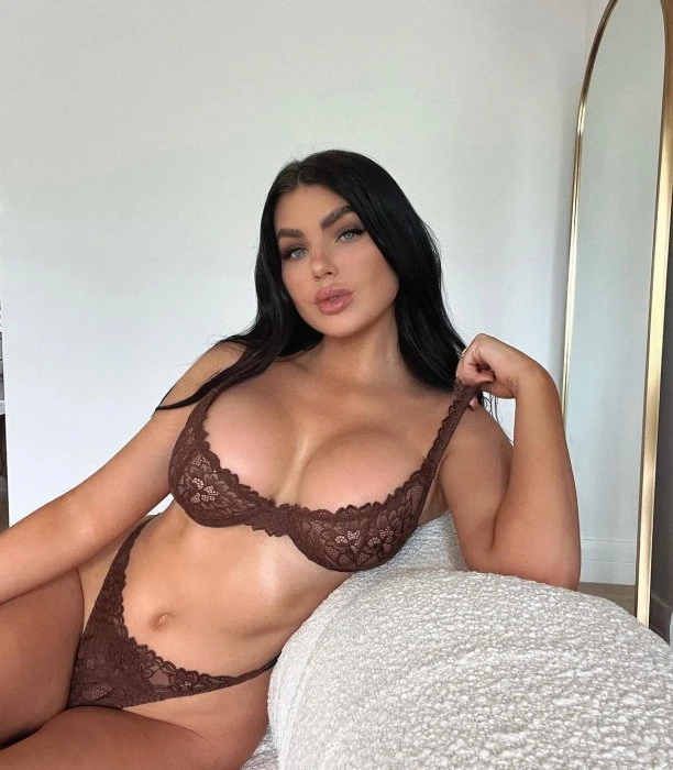 Bella — 4 / 9