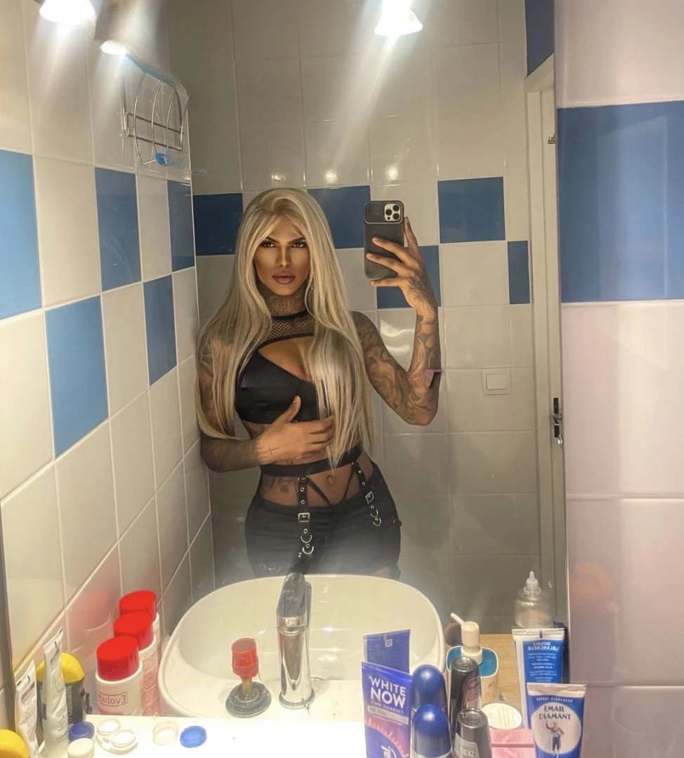 Tv Safira, Escort, District of Dax