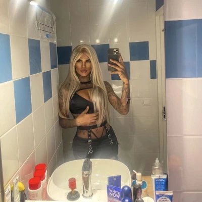 Tv Safira, Escort, District of Dax