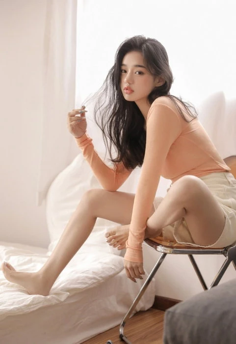 Weina, Escort, Luton
