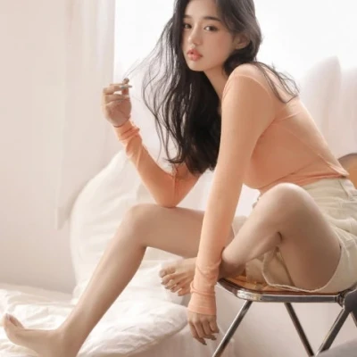 Weina, Escort, Luton