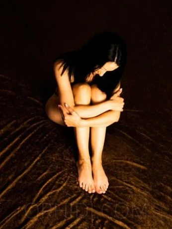 Claudia Massage — 1 / 11