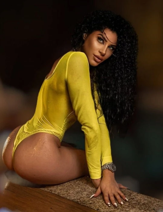 Daniela — 2 / 3