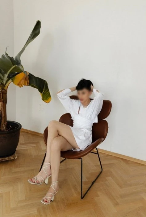 Kristine — 2 / 5