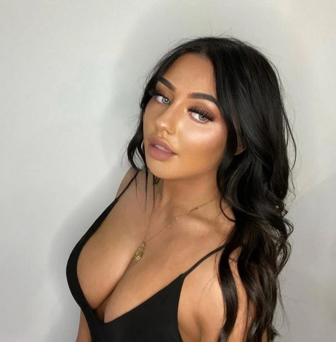 Arina — 3 / 4