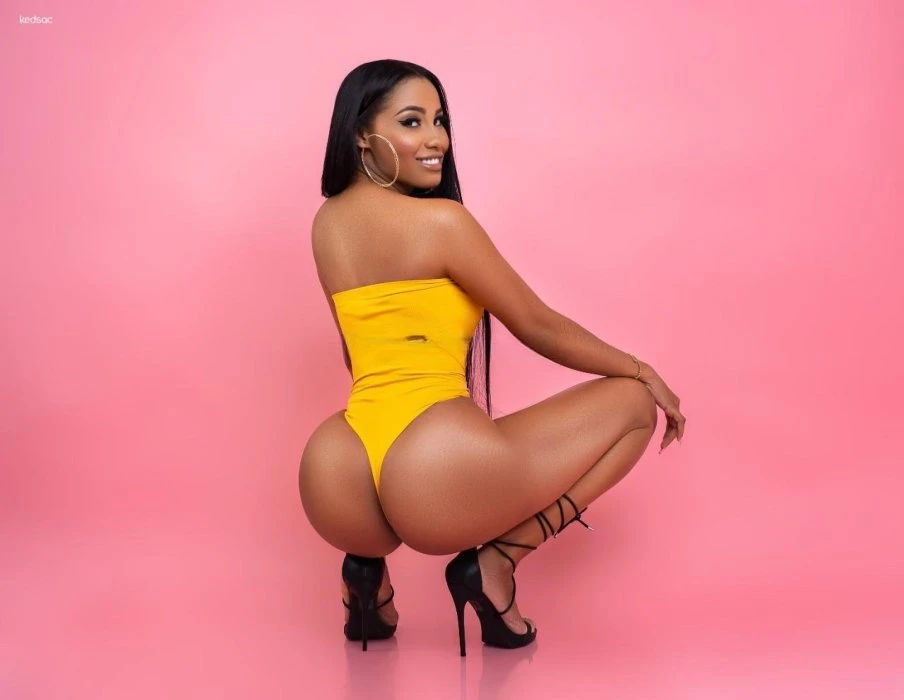 Stefany — 4 / 6