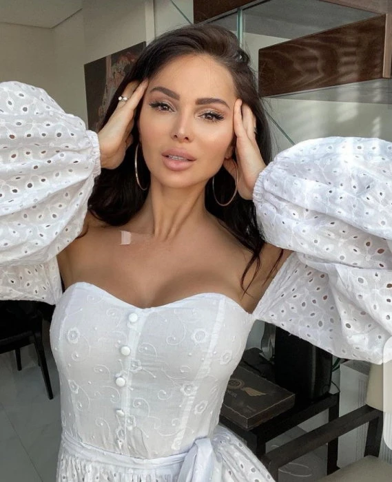 Karolina — 2 / 6