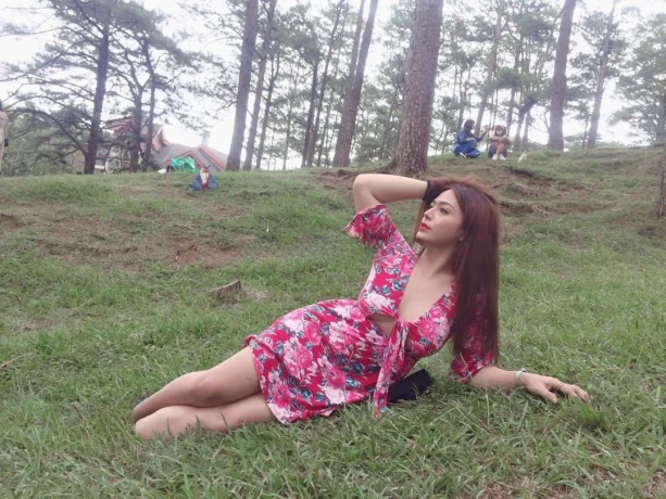 curvy asha — 1 / 4