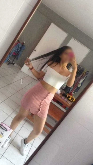 Zarha, Escort, León