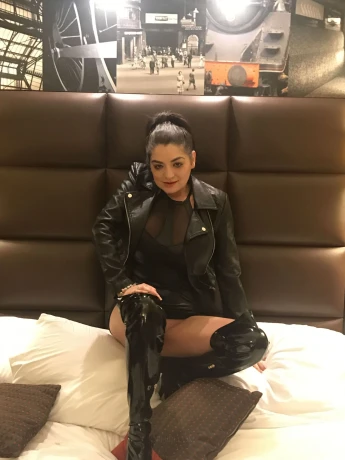 katleepornstar — 15 / 18