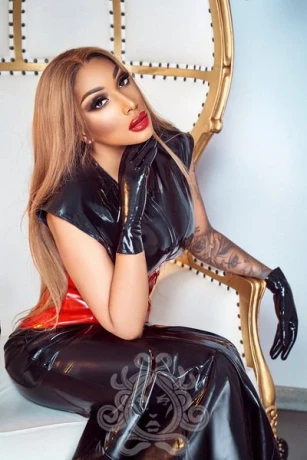 Domina Riana Bizarr Residenz Hekate — 6 / 14