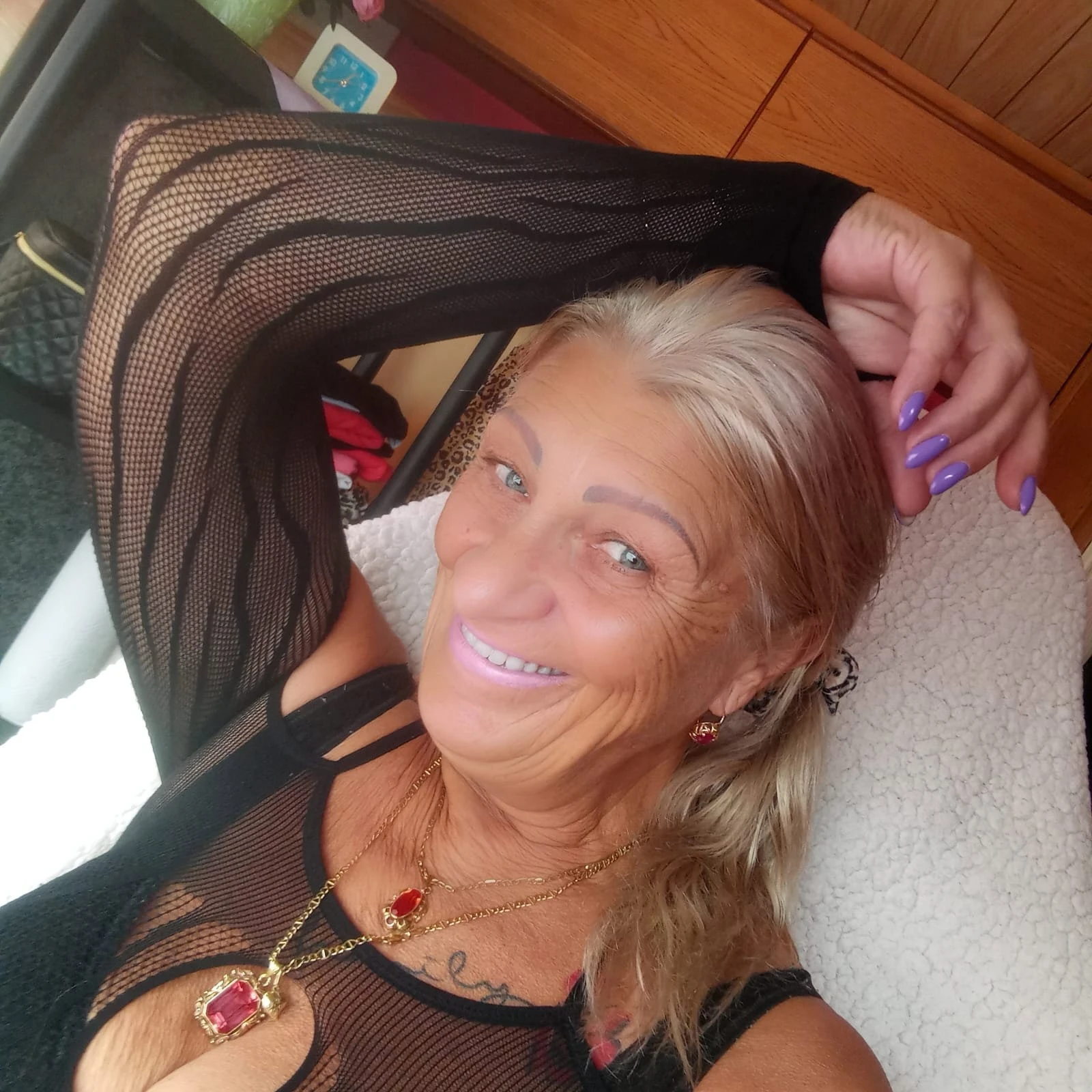 Janasexi, Escort, Hof