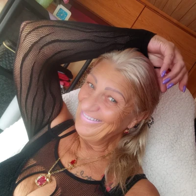 Janasexi, Escort, Hof