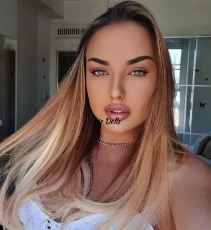 Alexia Curvy Blonde — 1 / 5
