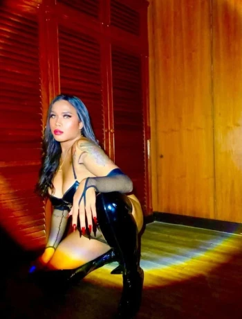 Iyah Ferrari — 1 / 12