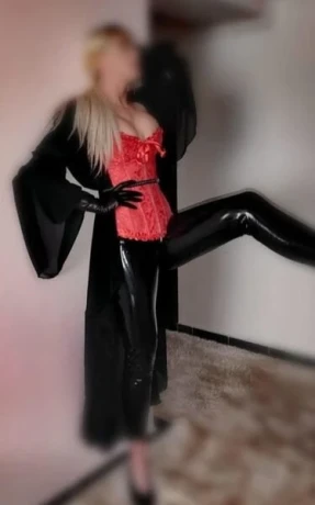 Hot Elizza — 2 / 3