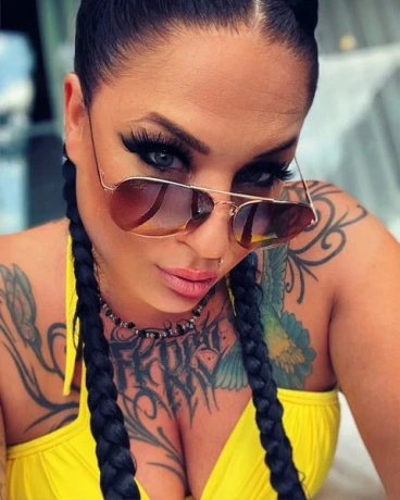 Curvy Chayenne — 7 / 17