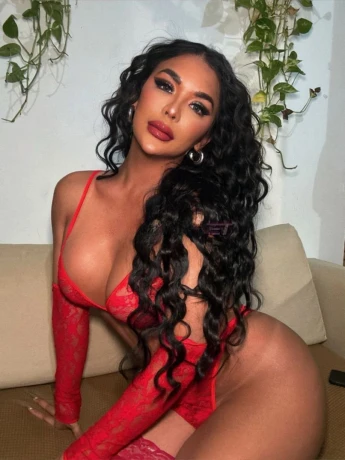 Hailey Love — 3 / 10