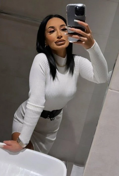 Elisa — 2 / 4