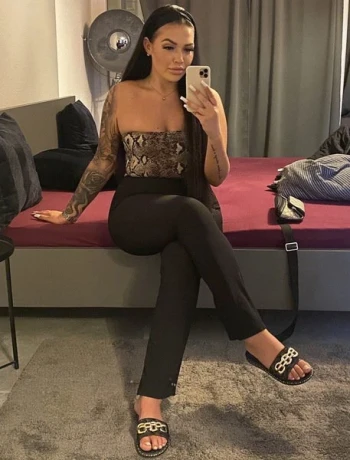 Zoe Party Girl 18 — 2 / 8