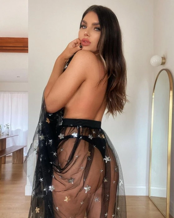 Nicole — 2 / 3