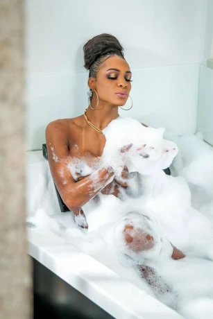 Rhaillany Santos — 5 / 12