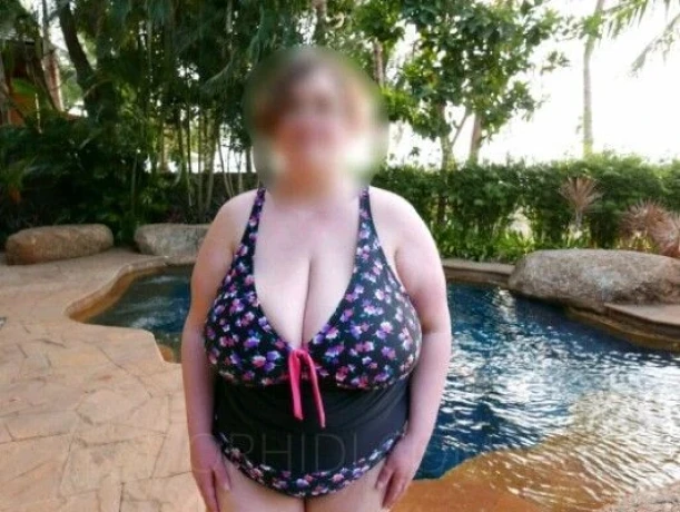 CurvaceousCaledonia — 1 / 13
