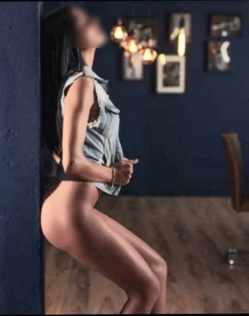 Nelly Tschechisches Frau Bis Freitag — 1 / 4