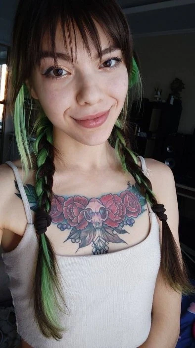 Sara — 2 / 9