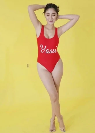 Hot Chick Yassi — 3 / 4