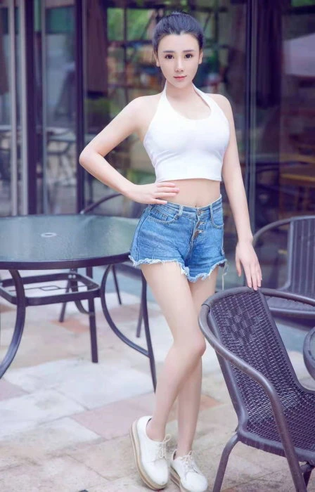 Nicole — 2 / 3