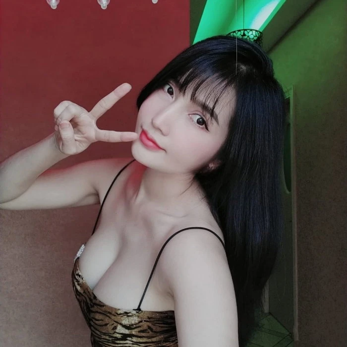 Mina — 4 / 5