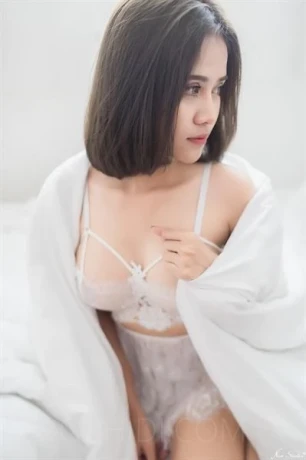 3 Ladies & Trans — 11 / 14