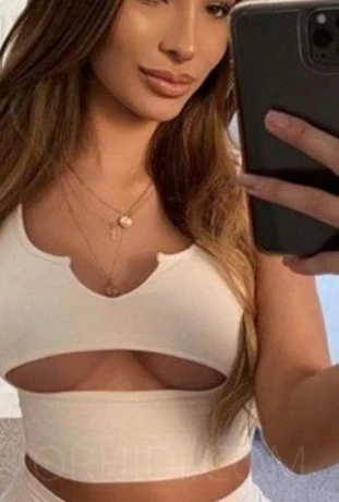 Angelina — 4 / 5