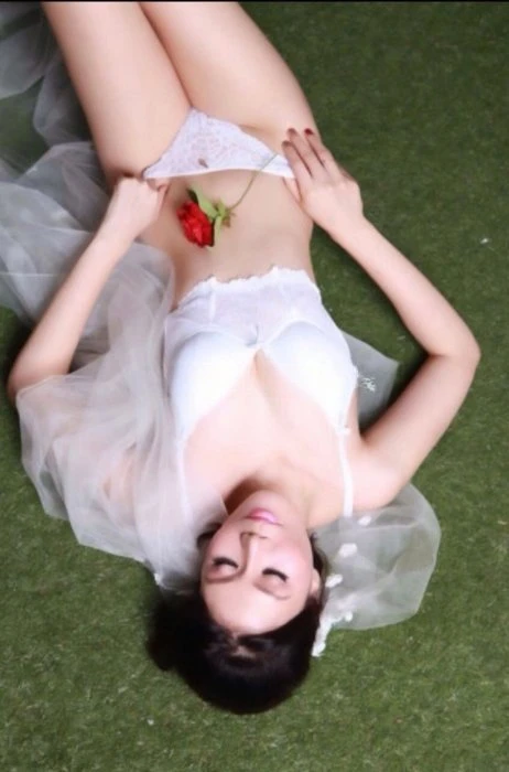 Rose — 3 / 4