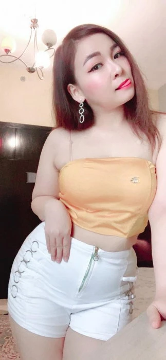 Lisa Dubai — 3 / 4