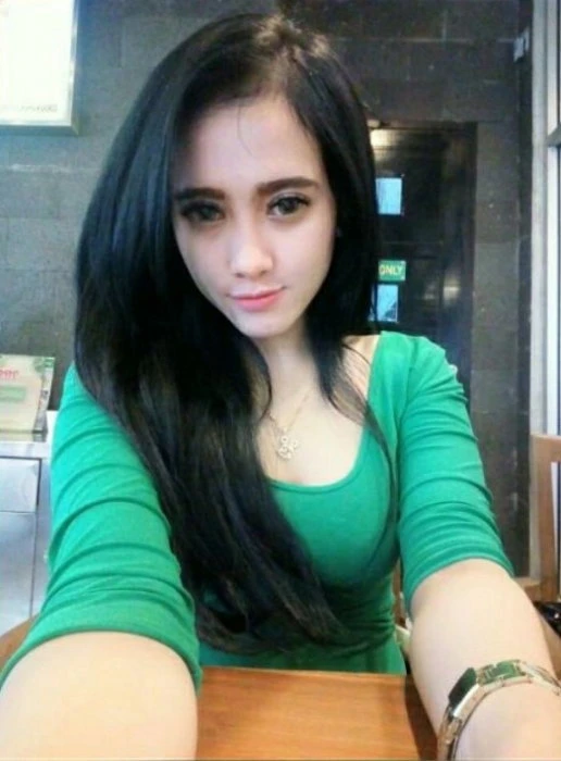 Aulia — 1 / 4