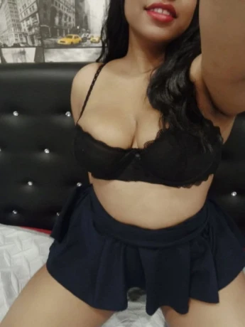 Lara Black — 2 / 5