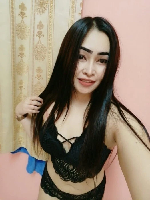 Dinny, Escort, Sohar