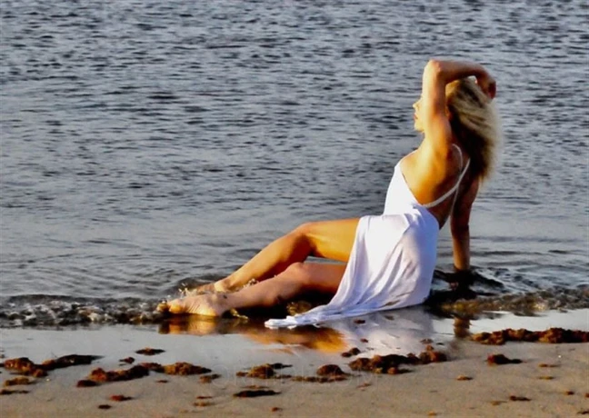 BIZARRLADY — 6 / 10