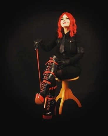 Madame Simone — 8 / 10