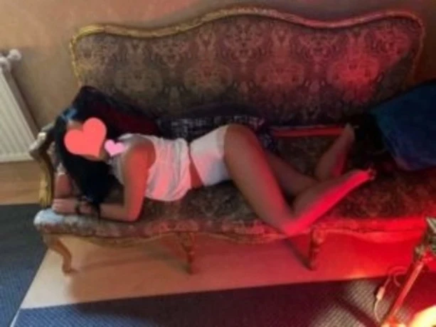 Simone im Girls-Haus 19 — 3 / 6