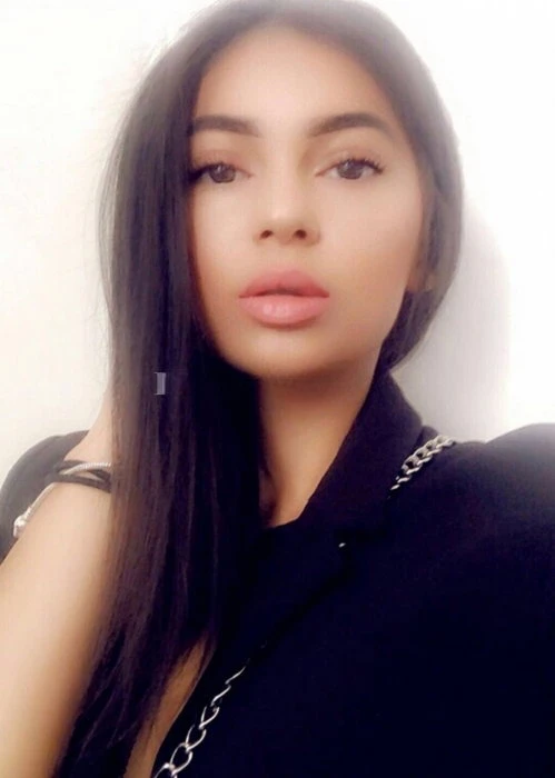 Clara — 2 / 5